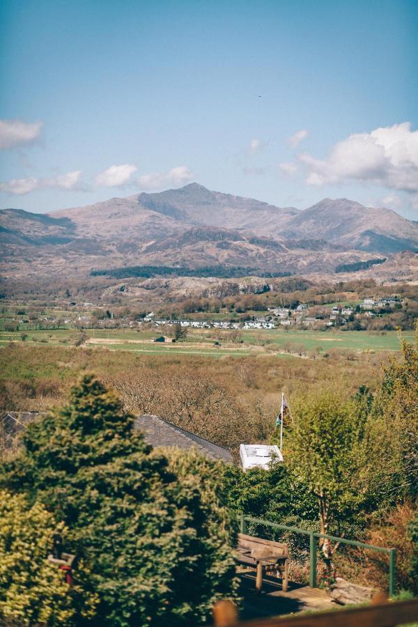Ferlas Bed And Breakfast Penrhyndeudreath Buitenkant foto
