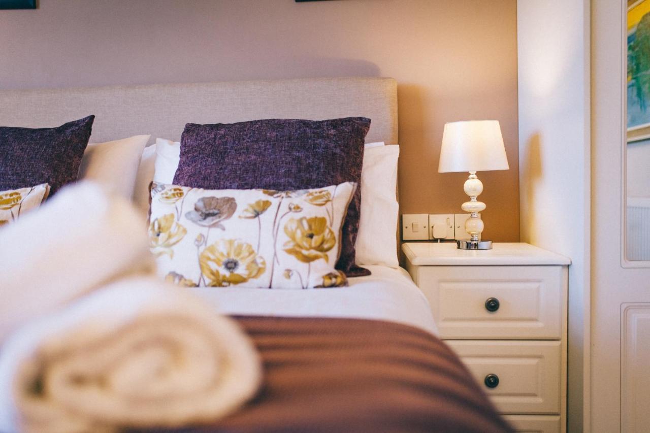 Ferlas Bed And Breakfast Penrhyndeudreath Buitenkant foto
