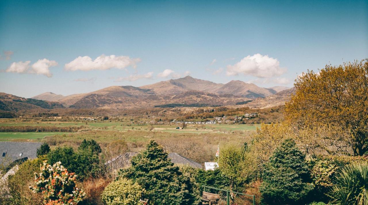 Ferlas Bed And Breakfast Penrhyndeudreath Buitenkant foto