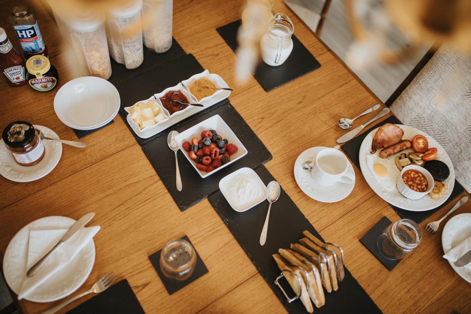 Ferlas Bed And Breakfast Penrhyndeudreath Buitenkant foto