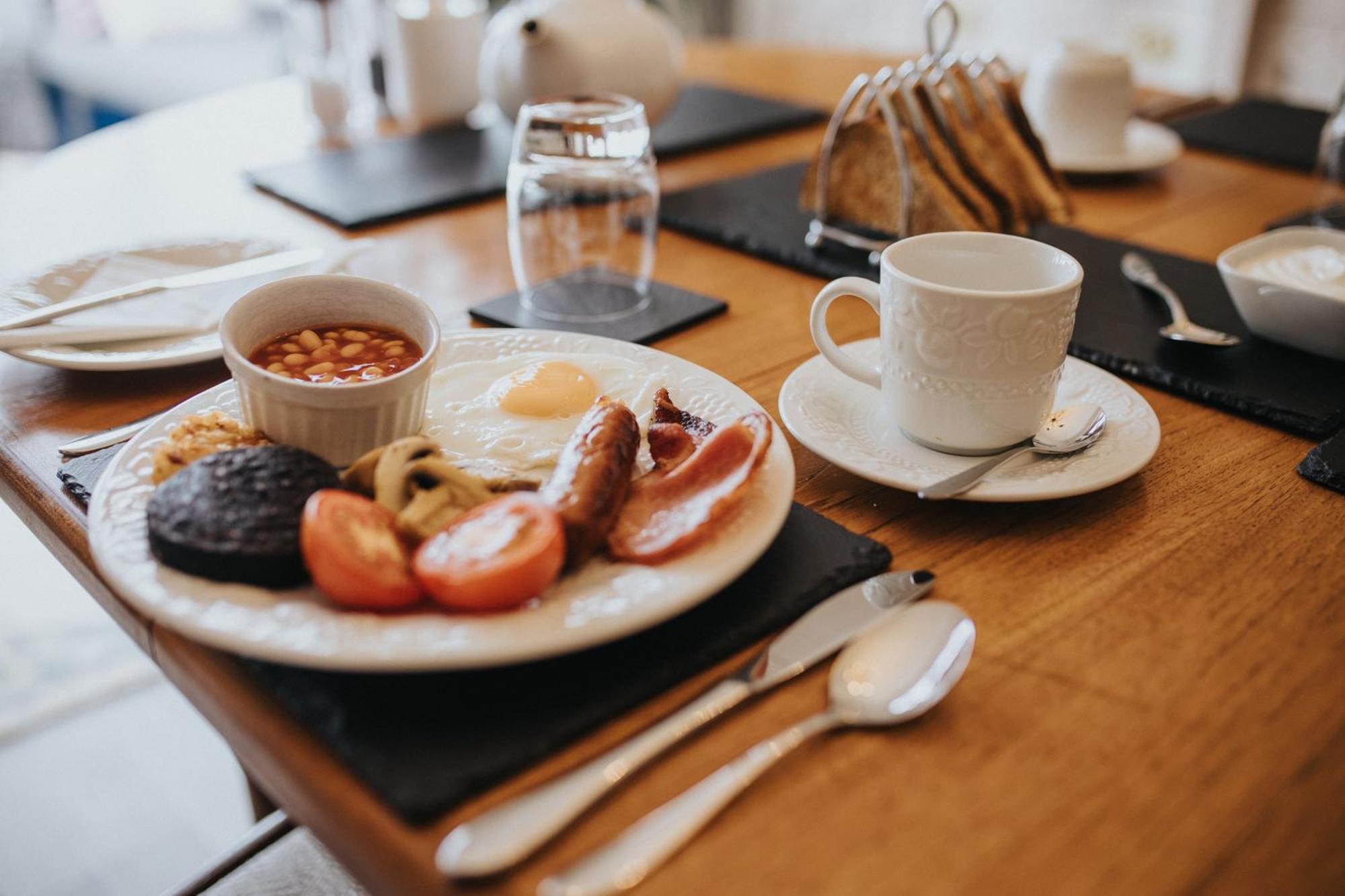Ferlas Bed And Breakfast Penrhyndeudreath Buitenkant foto